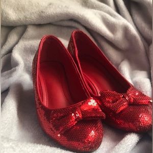 The wizard of oz ruby slippers ( heels